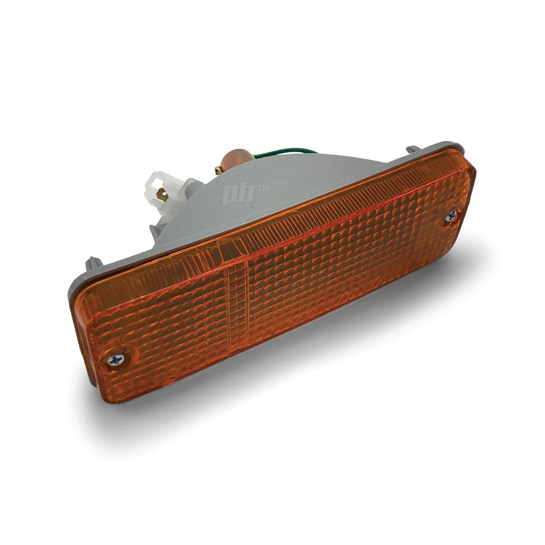 Front Bumper Indicator Light LEFT Fits Toyota Hilux Ute 2WD 4WD 1983 - 1988