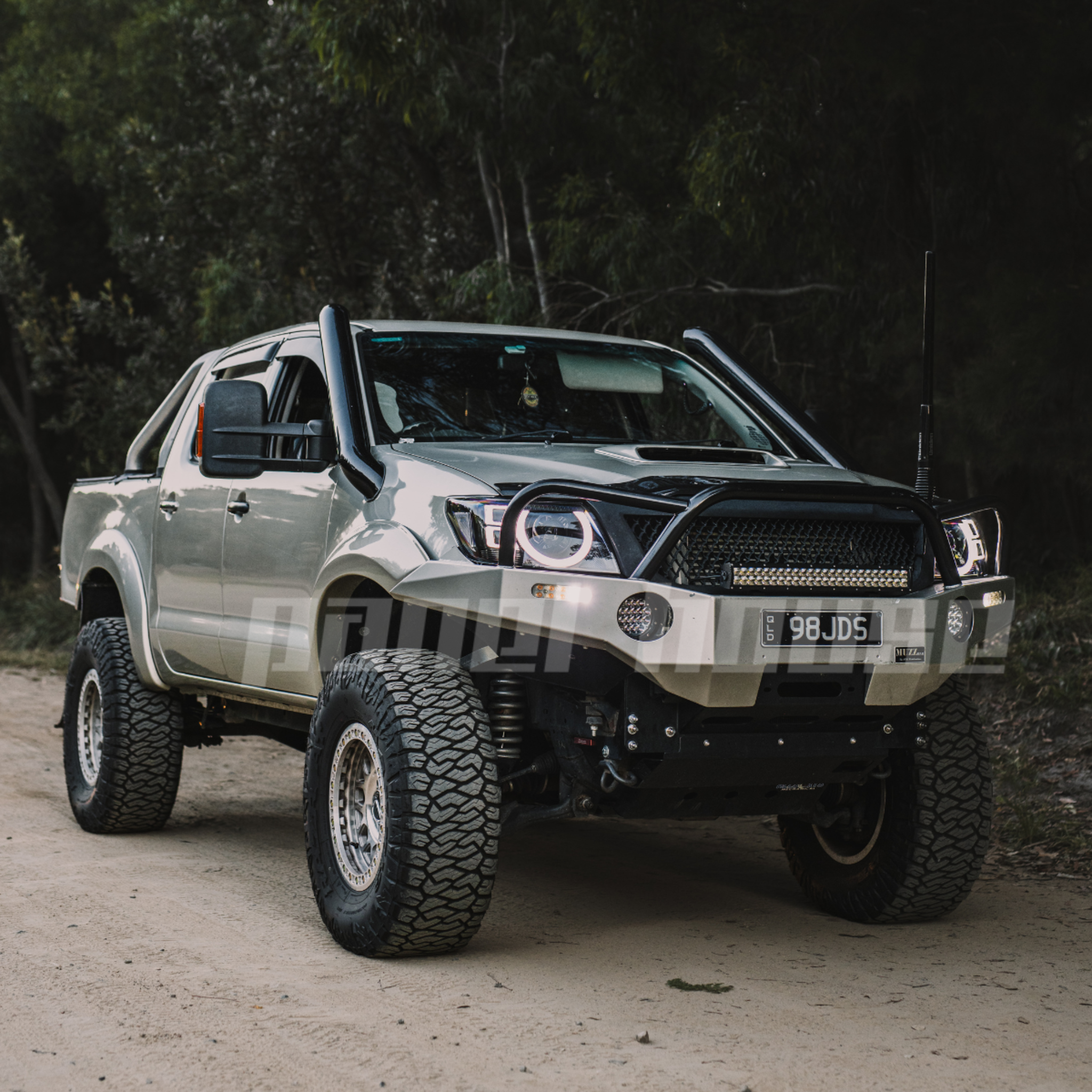 Why Polycarbonate Lenses Are the Best Choice for Your Driving Lights