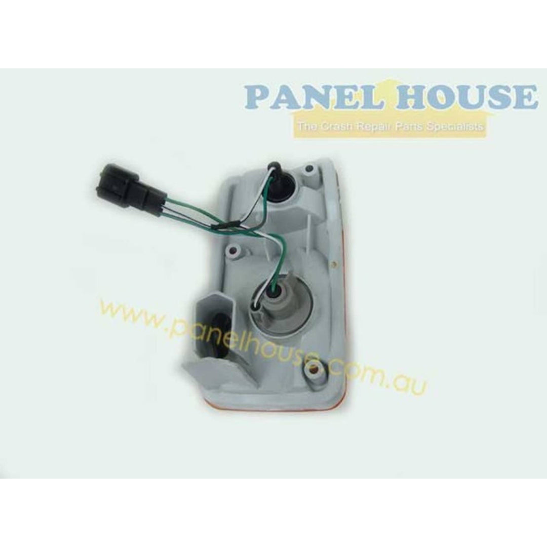 Corner Indicator Park Light RIGHT Fits Nissan Patrol GQ 1994 - 1997