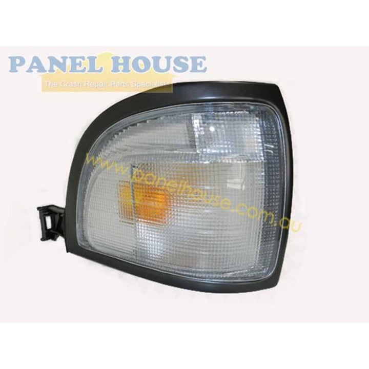 Indicator Light RIGHT Front Corner Fits Toyota TownAce Van 1992-1996